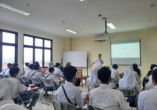 Siswa SMK Negeri 1 Pajangan Bantul Yogyakarta berkunjung ke Fakultas Teknik Universitas Semarang USM
